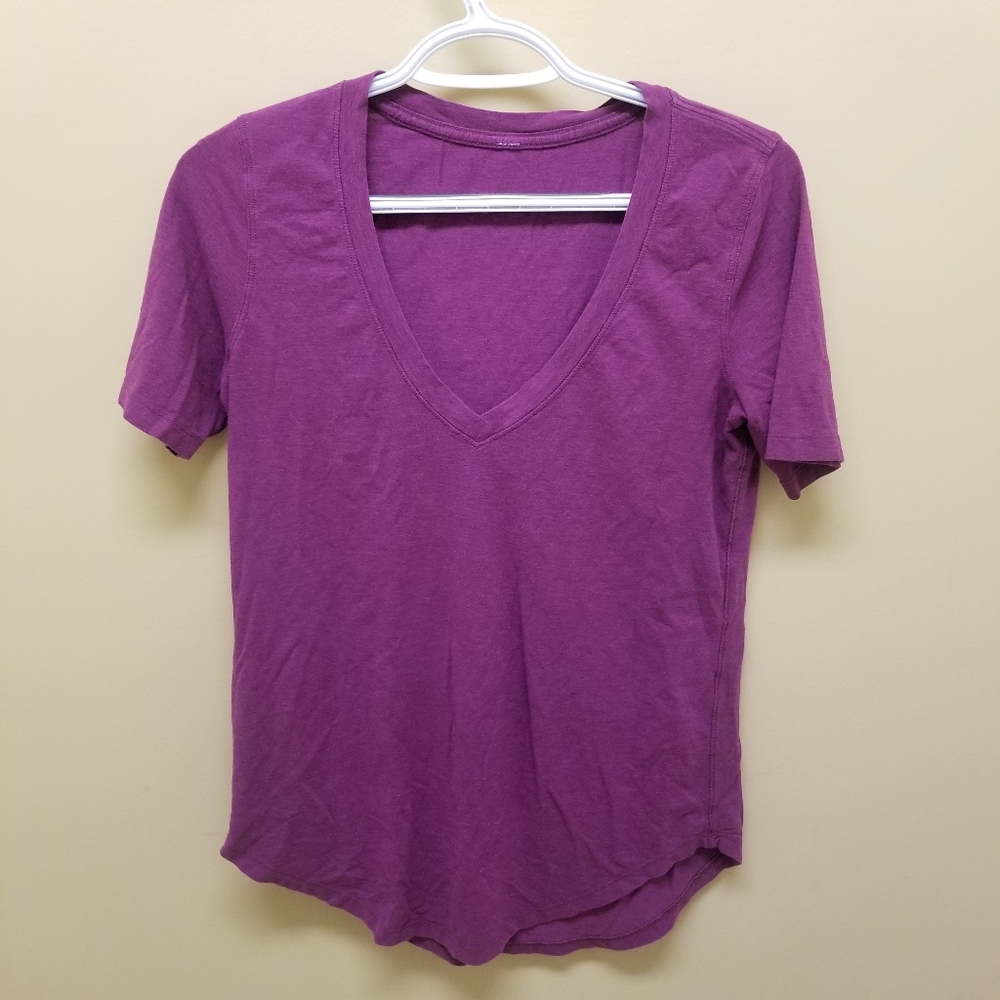 Lululemon v-neck tshirt
